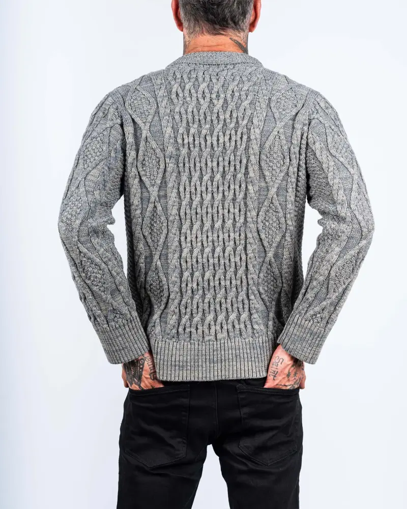 SWEATER STEVE